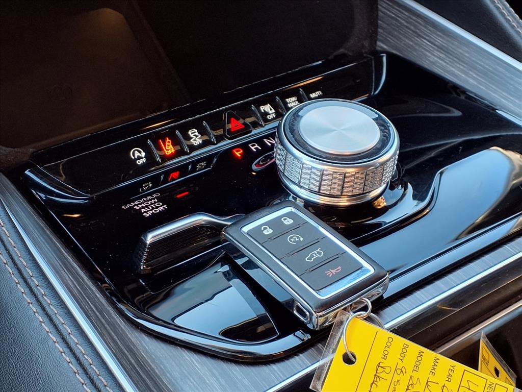 Used 2024 Jeep Wagoneer L Series II w/ Flexible Seating Group image 14