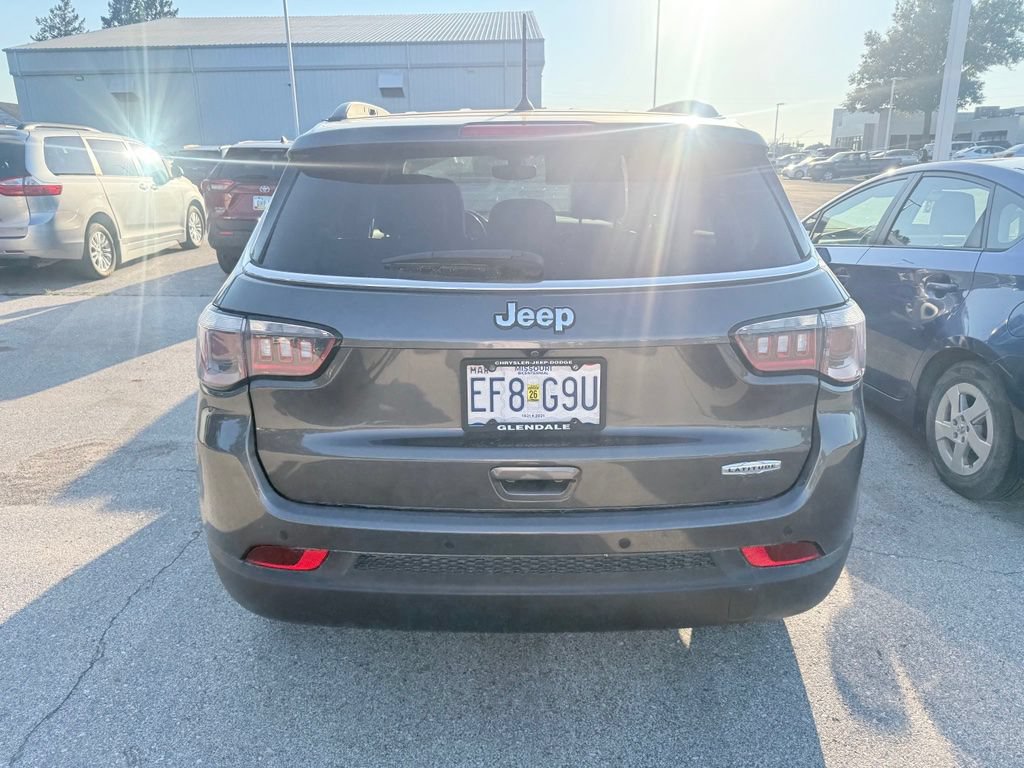 Used 2018 Jeep Compass Latitude FWD image 3