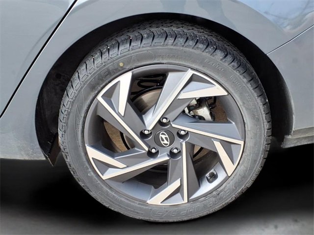 Used 2025 Hyundai Elantra SEL image 29
