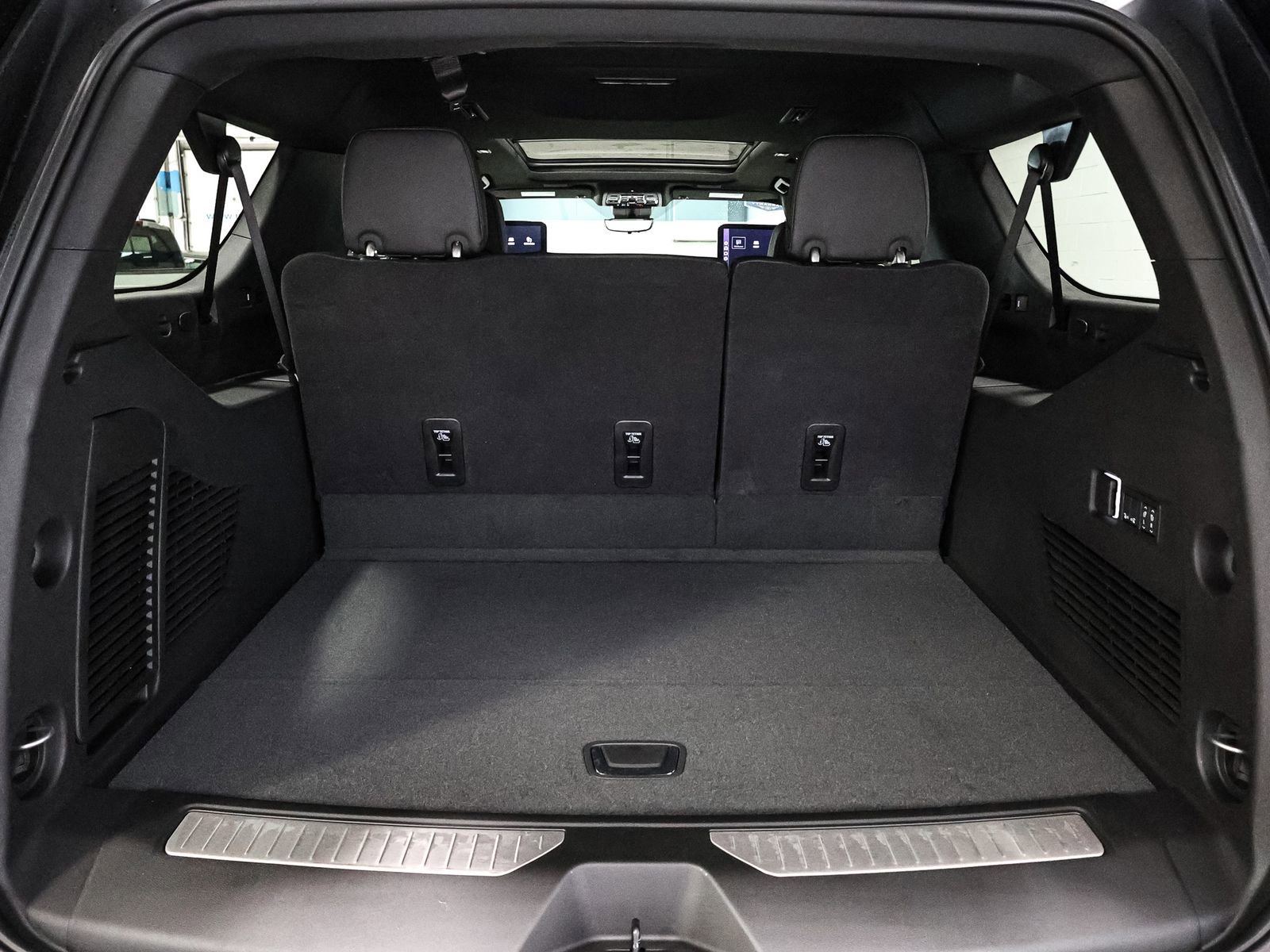 New 2026 GMC Yukon XL Denali w/ Denali Reserve Package image 17