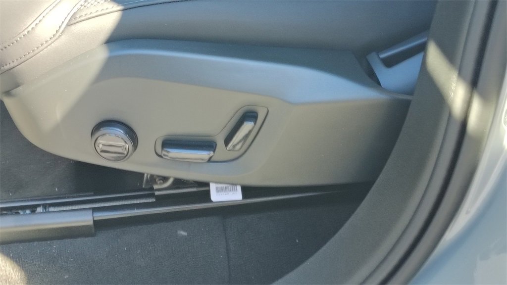 New 2026 Volvo XC90 B6 Plus w/ Protection Package Premier image 11