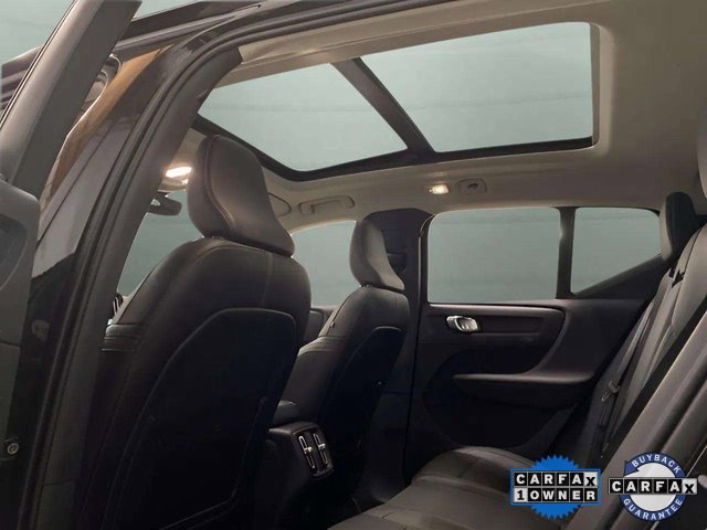 Used 2025 Volvo XC40 B5 Plus image 27