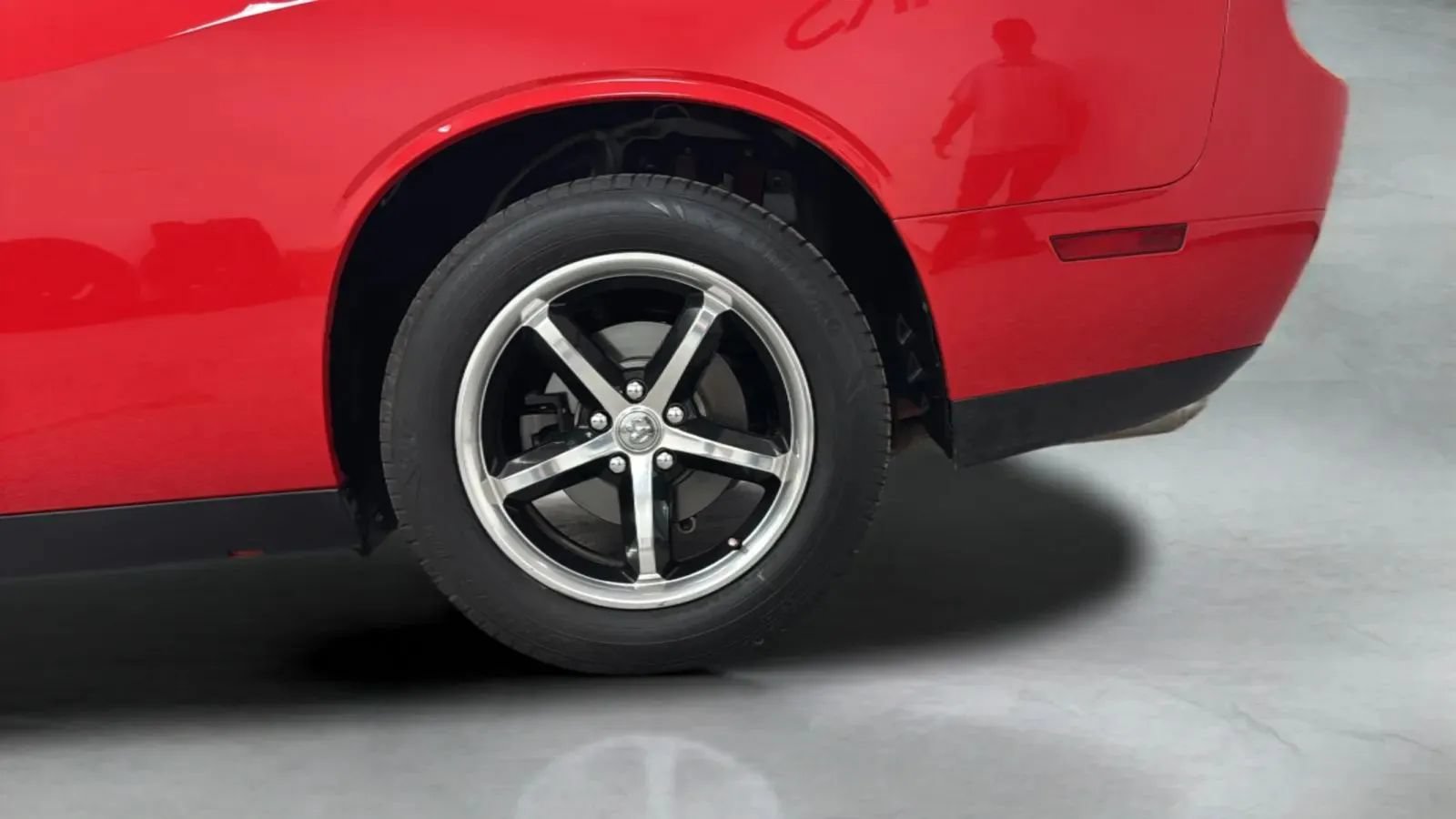 Used 2010 Dodge Challenger SE RWD image 33