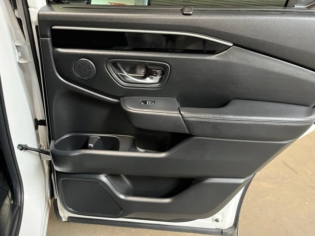 Used 2025 Honda Pilot Touring image 13