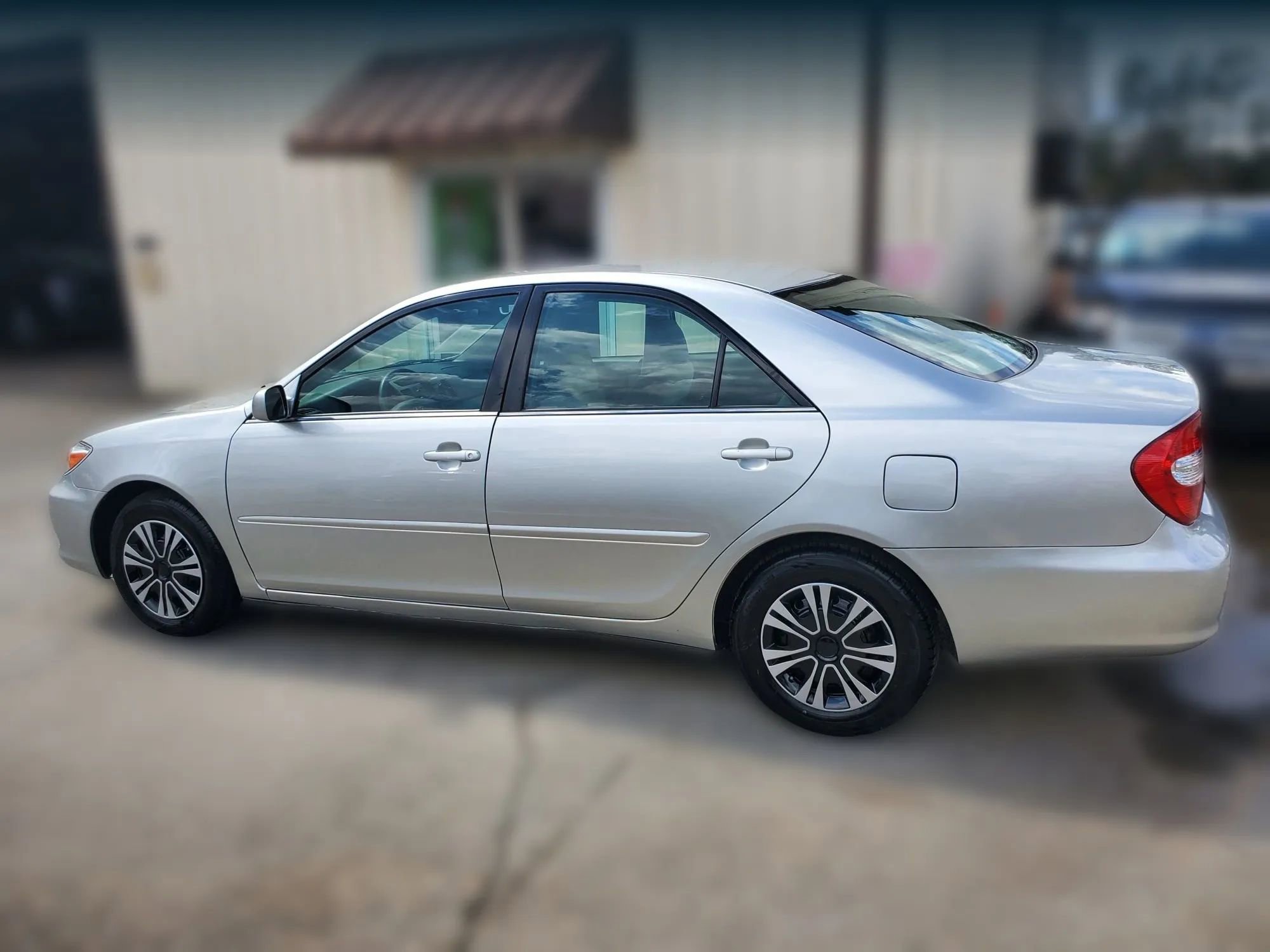 Used 2004 Toyota Camry LE image 4