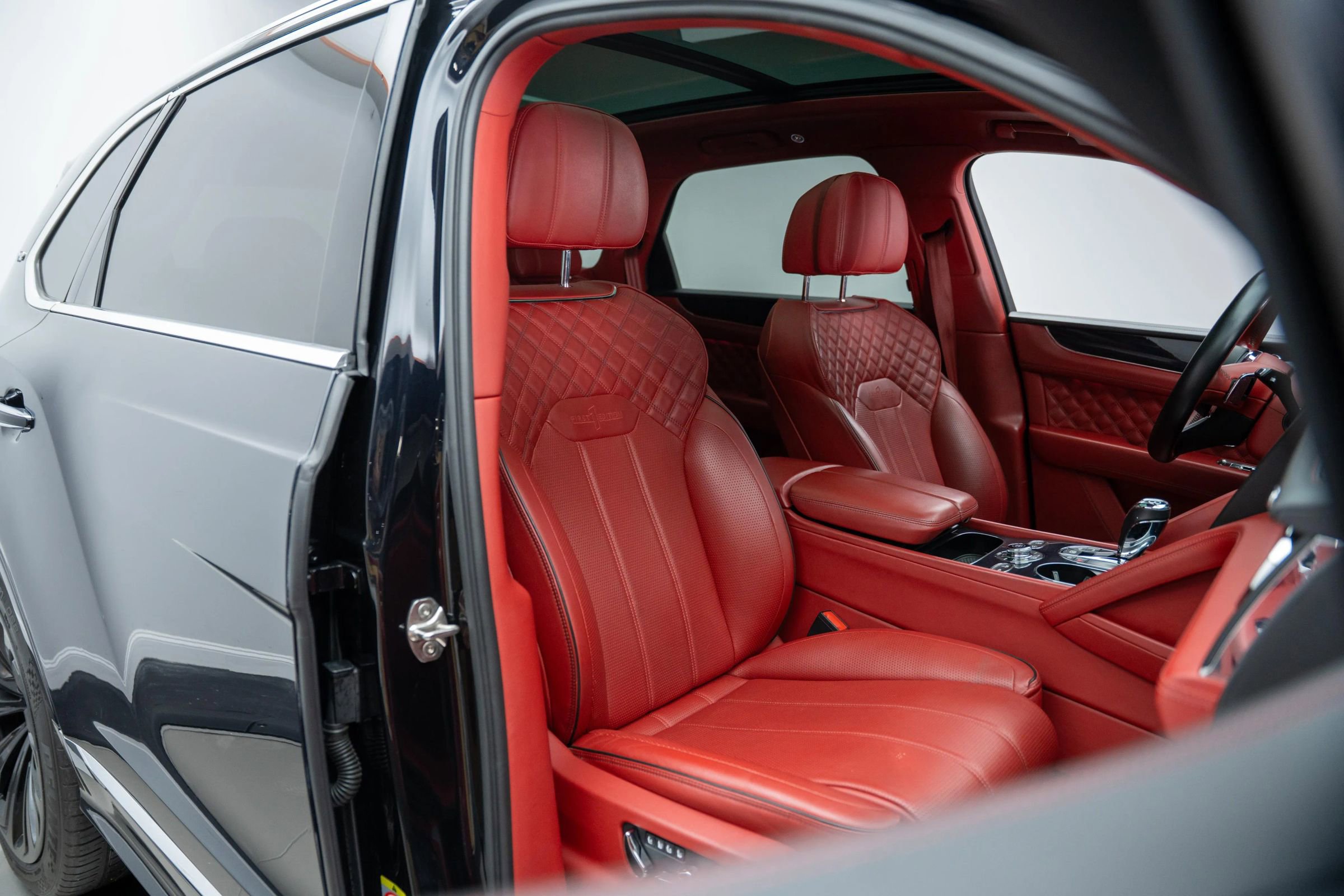 Used 2021 Bentley Bentayga w/ First Edition Specification image 26
