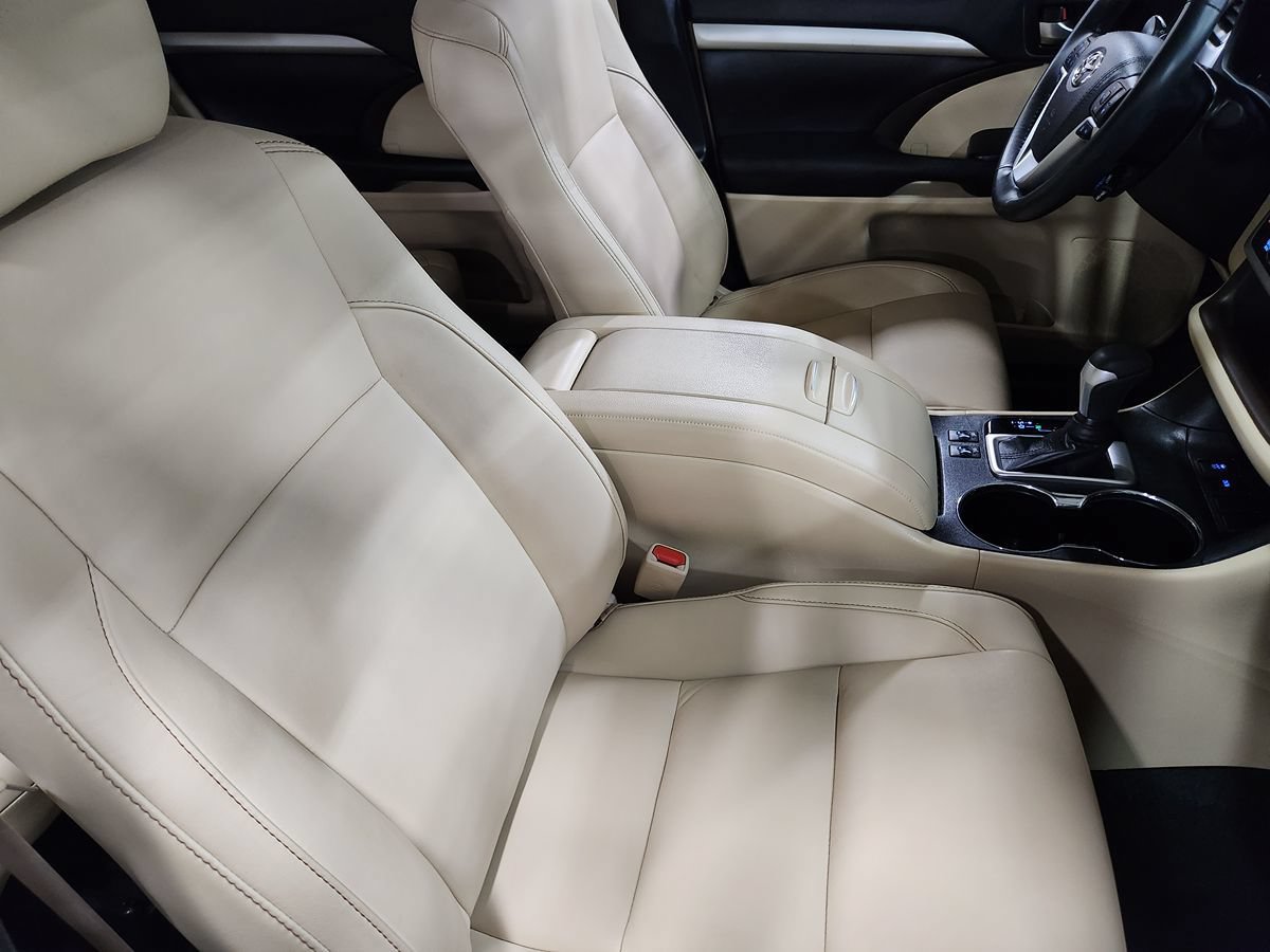 Used 2019 Toyota Highlander XLE FWD image 32