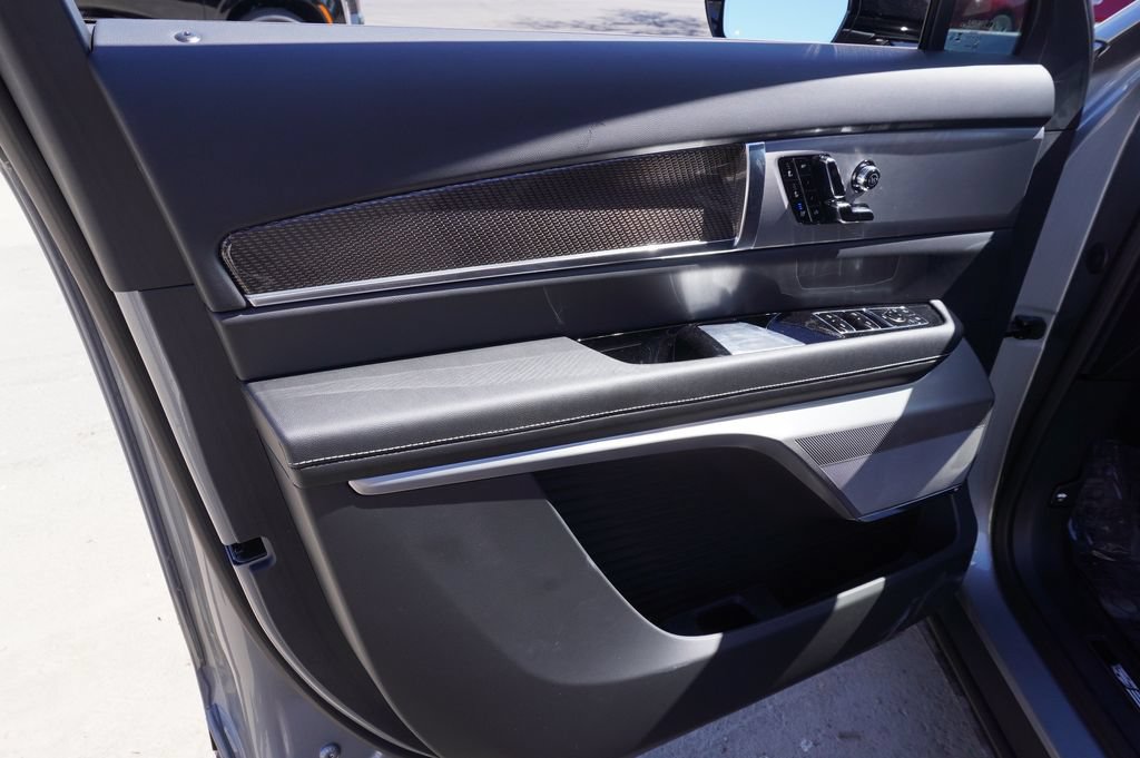 New 2026 Cadillac Vistiq Luxury AWD/4WD image 17