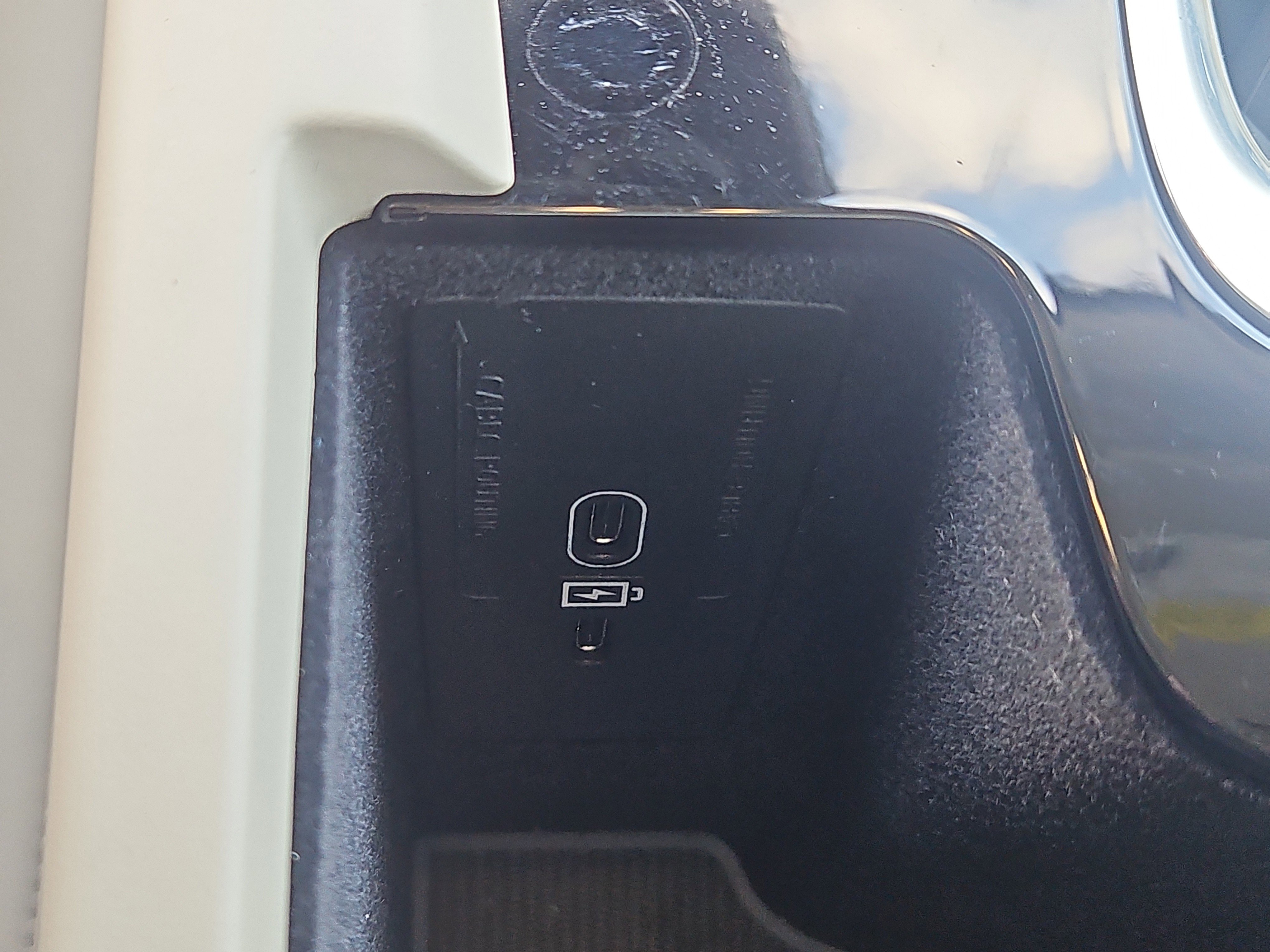 Used 2025 Volvo XC60 B5 Ultra w/ Protection Package Premier image 11