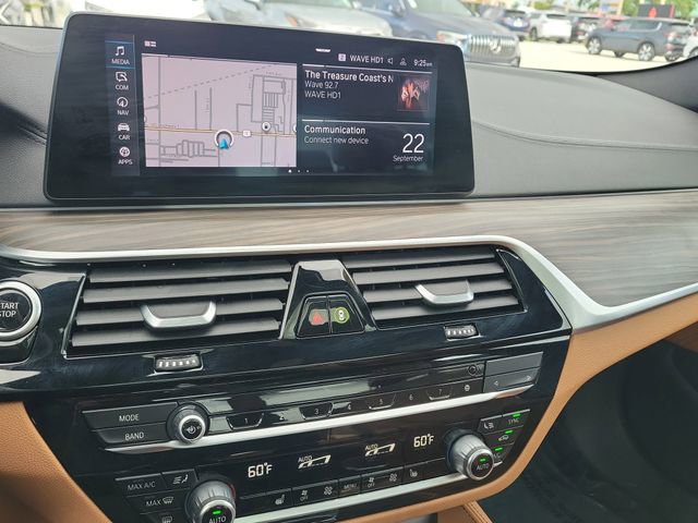 Used 2020 BMW 530e xDrive w/ Premium Package image 28