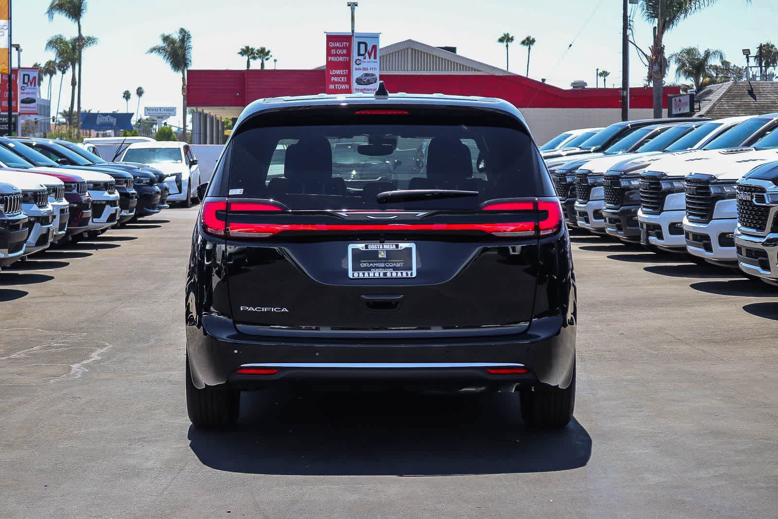 New 2027 Chrysler Pacifica Select FWD image 5