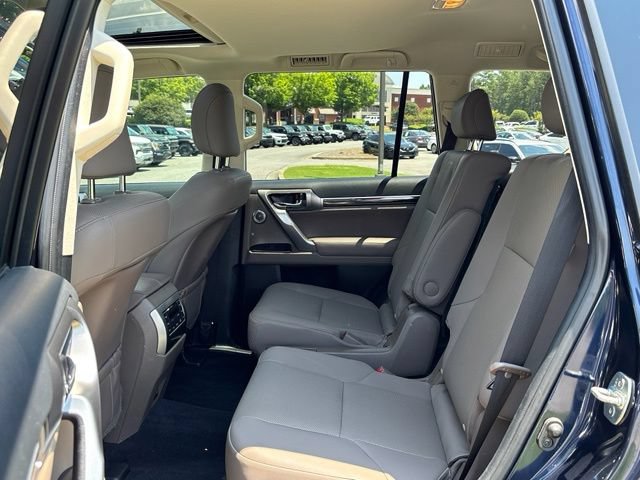 Used 2023 Lexus GX 460 Premium w/ Accessory Package AWD/4WD image 27