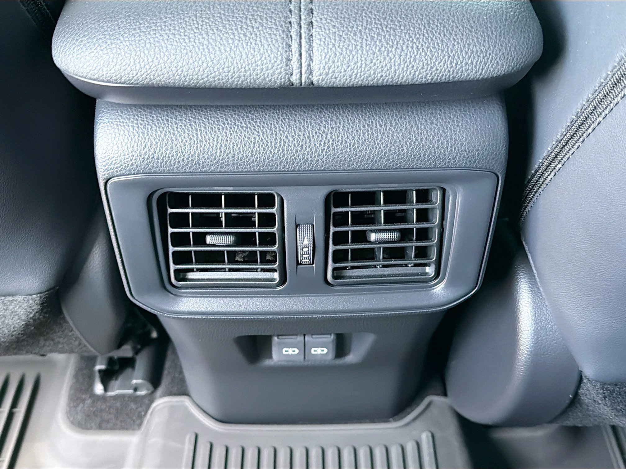 Used 2025 Toyota RAV4 XSE w/ Advanced Technology Package image 19