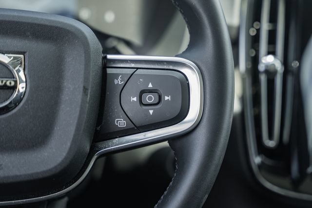 Certified 2025 Volvo XC40 B5 Plus AWD/4WD image 31