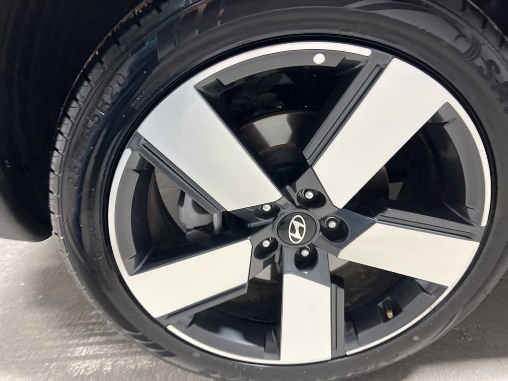 Used 2025 Hyundai Santa Fe Limited image 39