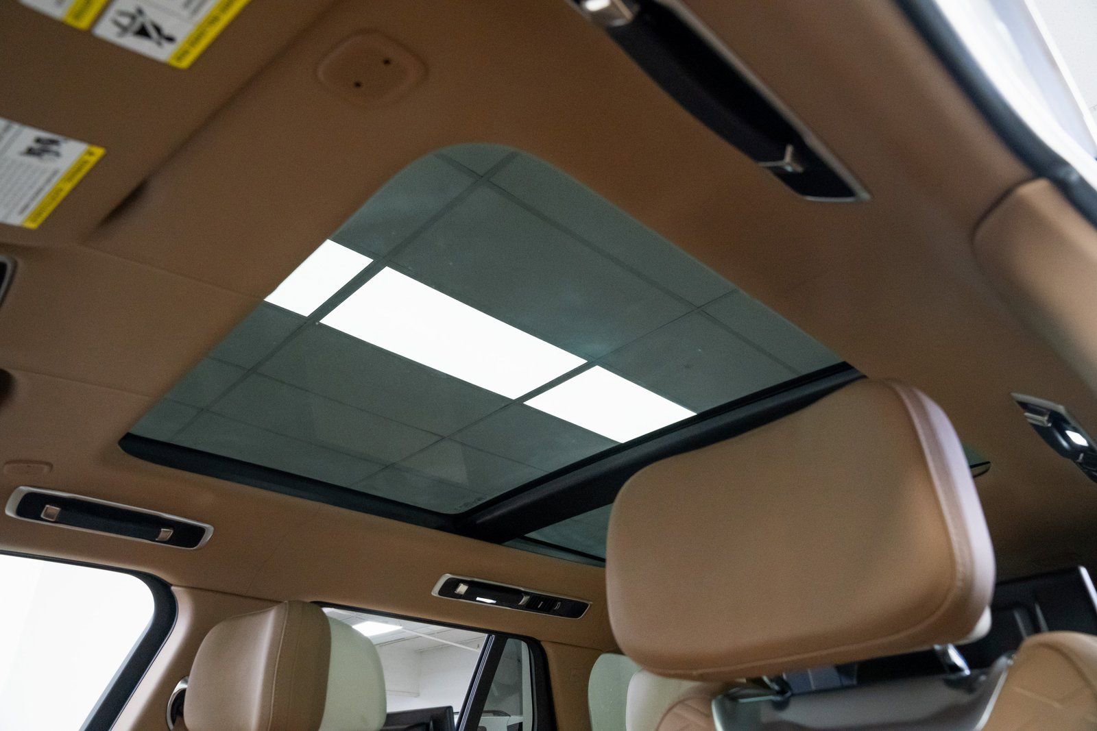 Used 2023 Land Rover Range Rover SV image 17