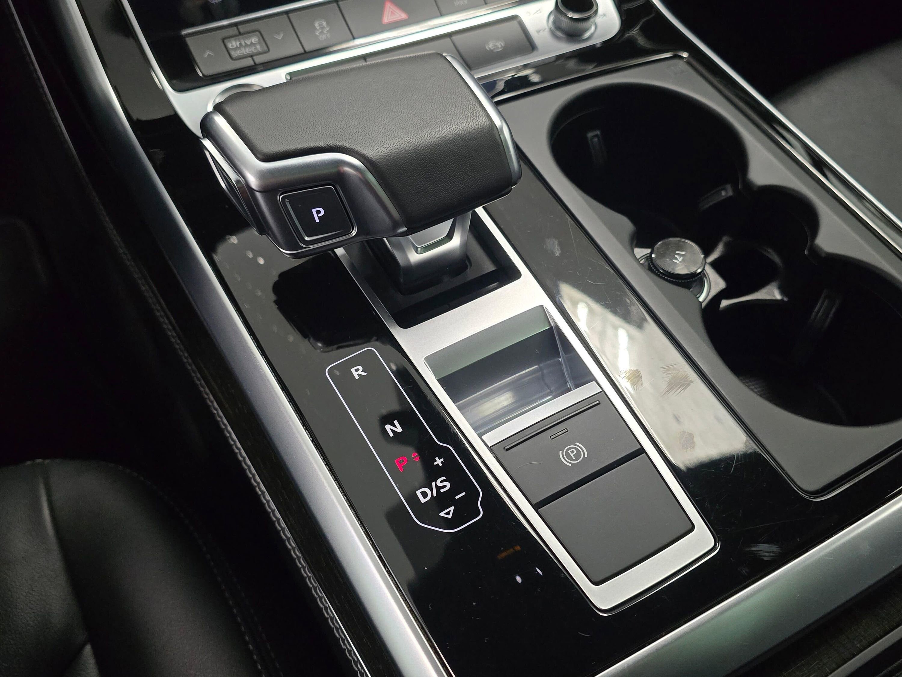 Used 2025 Audi Q7 3.0T Premium Plus image 16