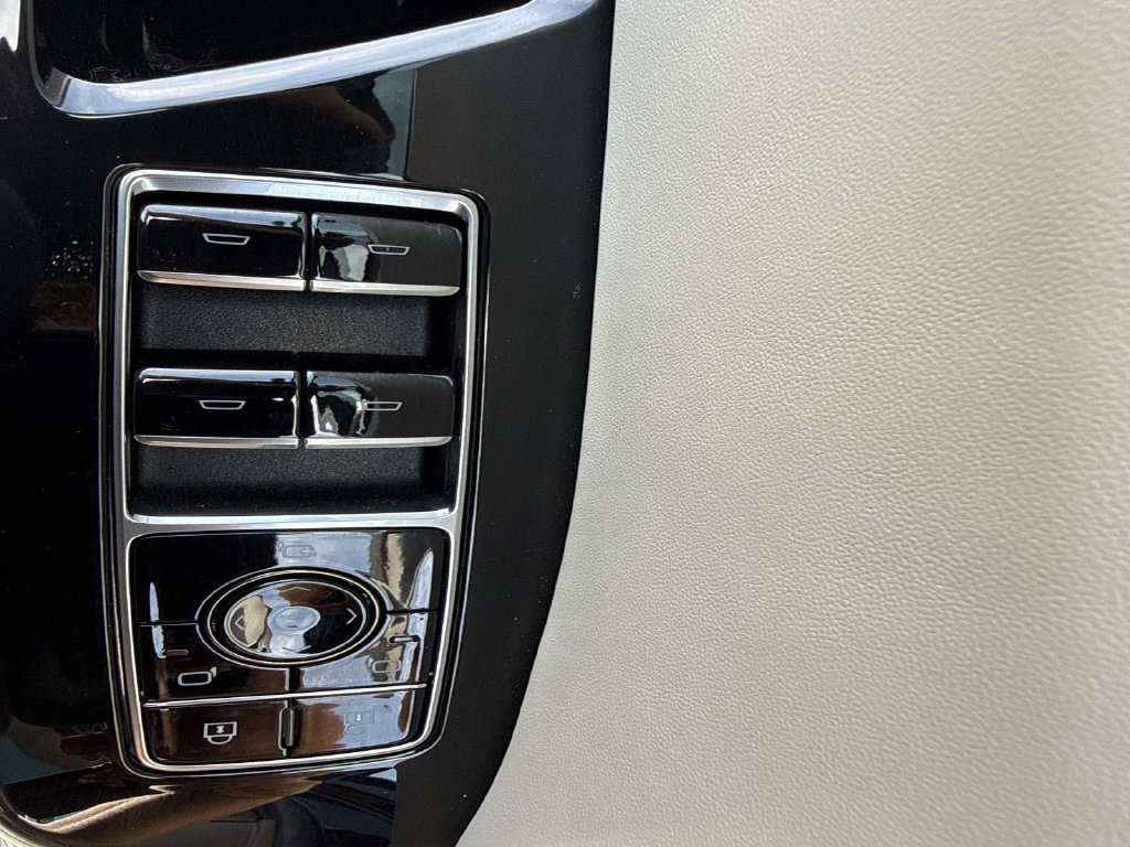 New 2026 Cadillac Escalade Platinum Sport w/ LPO, Floor Liner Package AWD/4WD image 20
