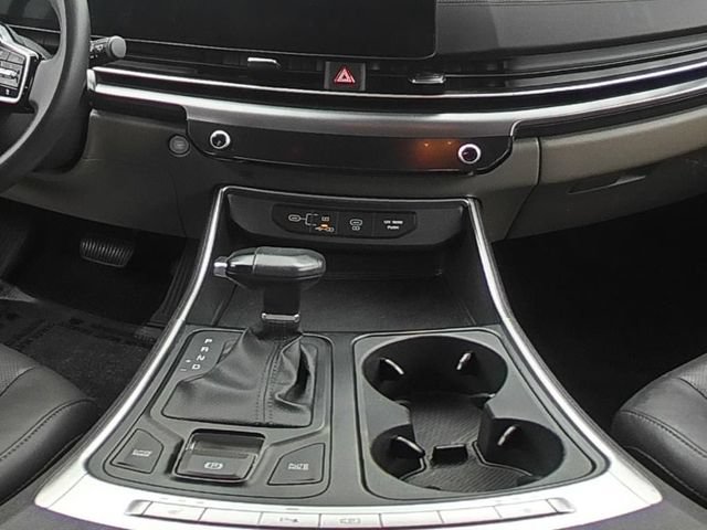 Used 2025 Kia Carnival FWD image 26