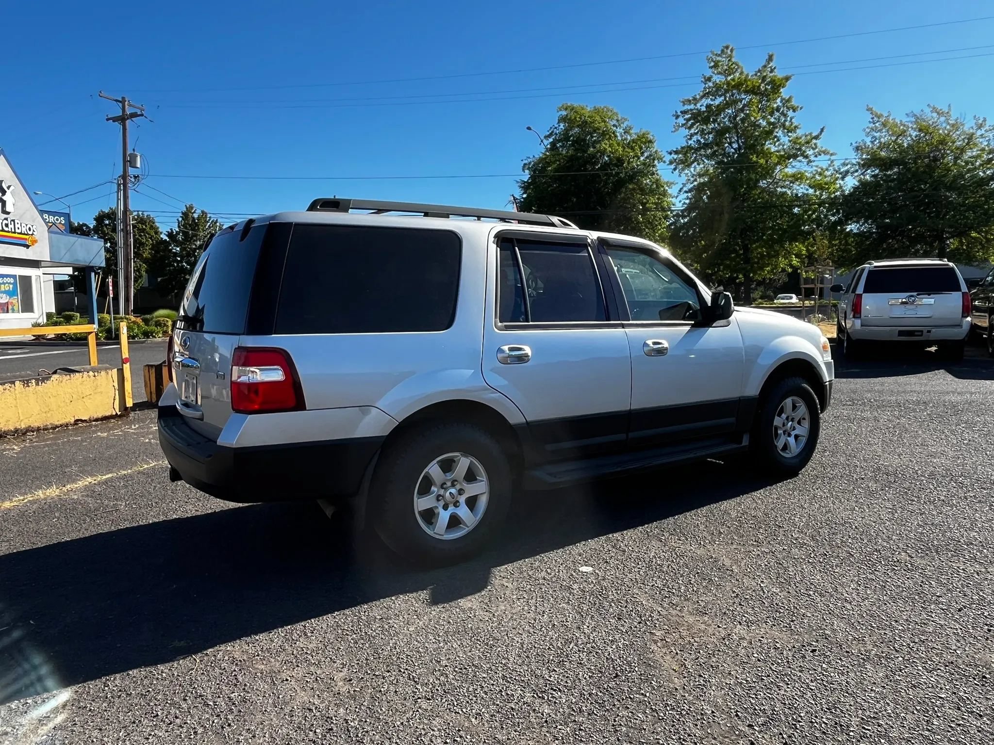 Used 2011 Ford Expedition XL w/ HD Trailer Tow Pkg AWD/4WD image 3
