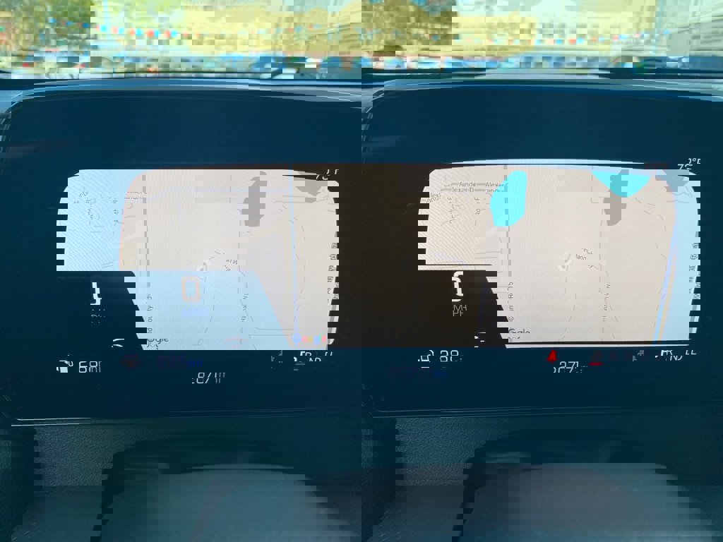 Used 2025 Chevrolet Traverse LT image 2