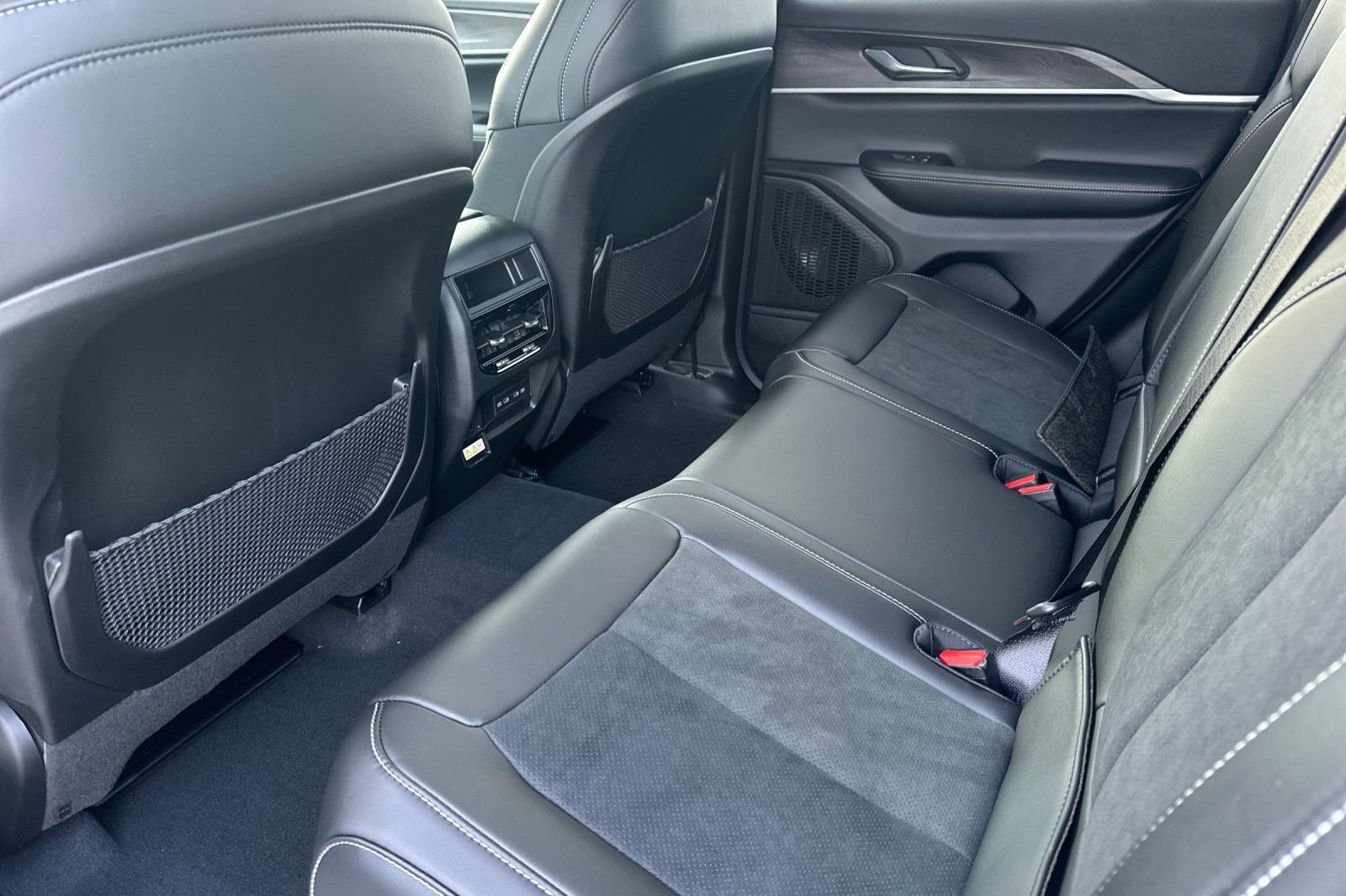 New 2026 Jeep Grand Cherokee Altitude AWD/4WD image 12