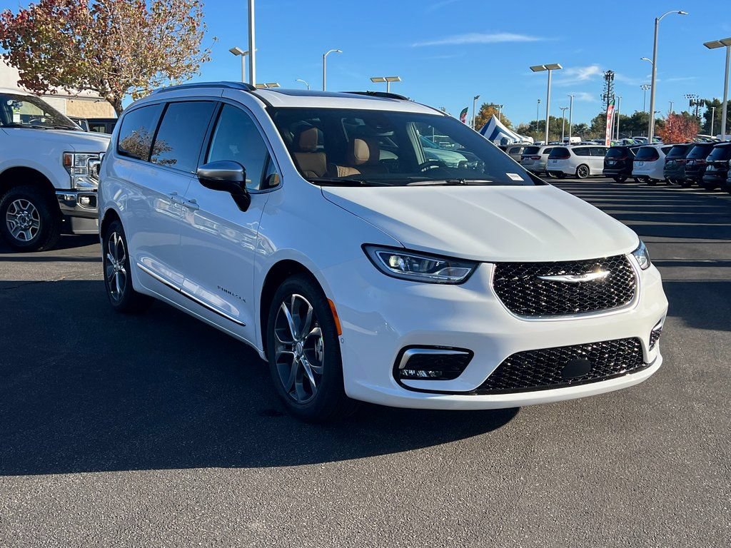 New 2026 Chrysler Pacifica Pinnacle w/ Trailer Tow Group FWD image 7