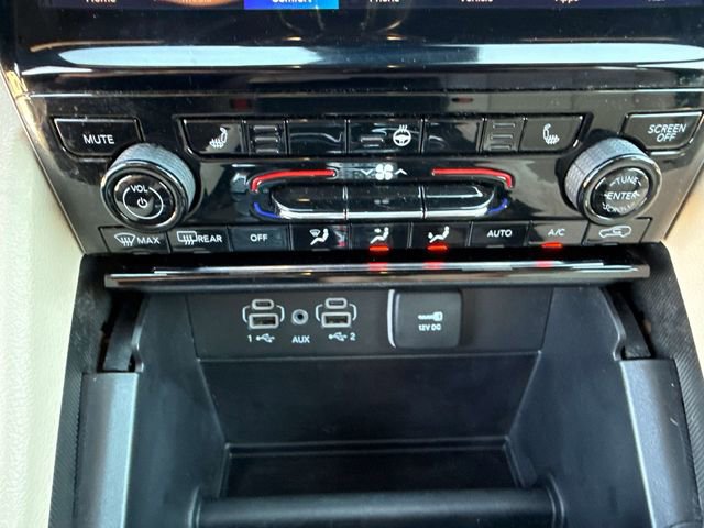 Used 2024 Jeep Grand Cherokee L Limited w/ Black Appearance Package image 28