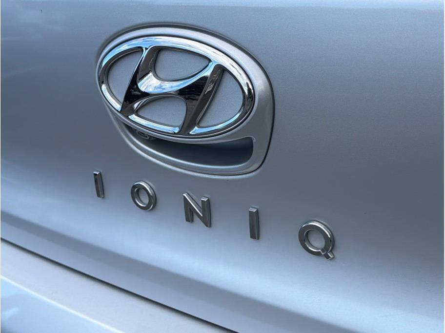 Used 2019 Hyundai Ioniq Limited w/ Ultimate Package 02 FWD image 19