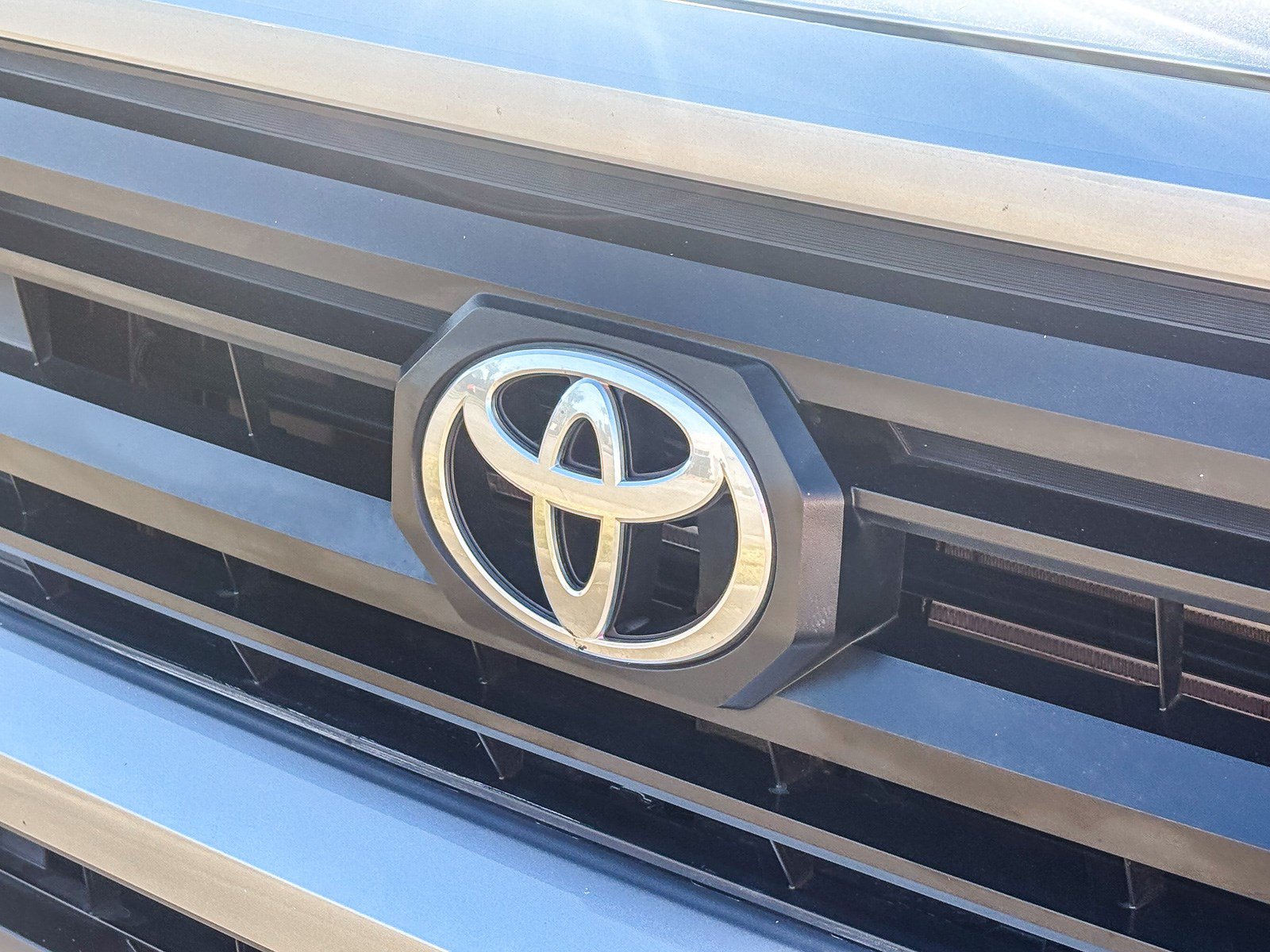 Used 2025 Toyota Tacoma SR5 AWD/4WD image 11