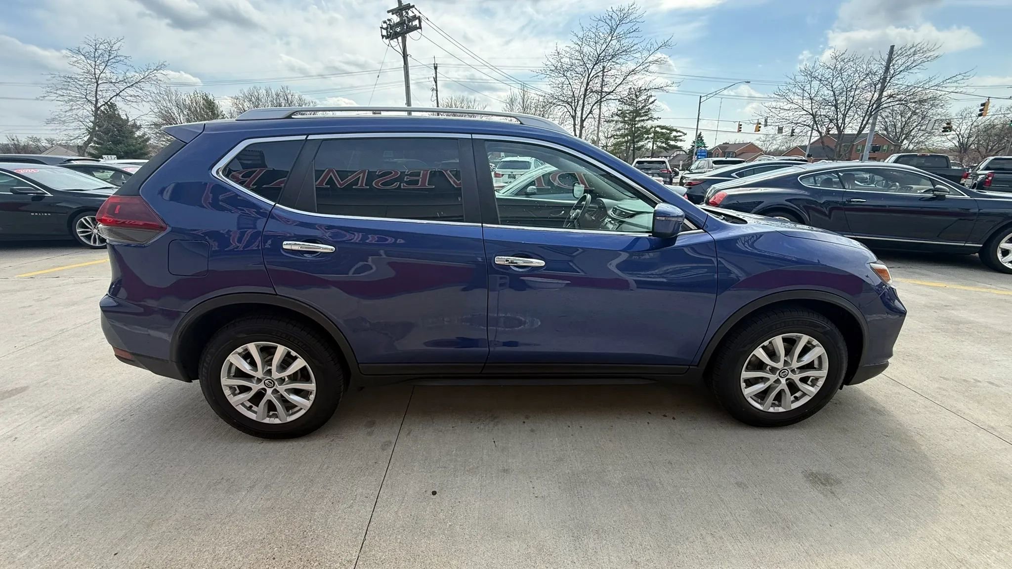 Used 2018 Nissan Rogue SV image 8