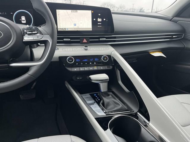 Used 2025 Hyundai Elantra Limited image 14