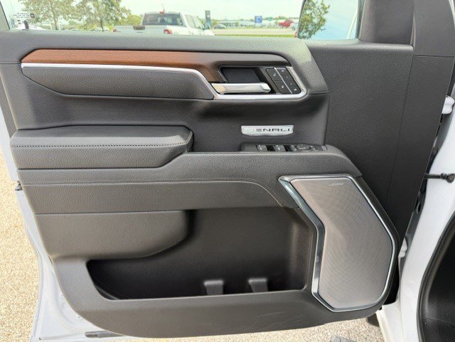 Used 2025 GMC Sierra 1500 Denali w/ Denali Reserve Package AWD/4WD image 14