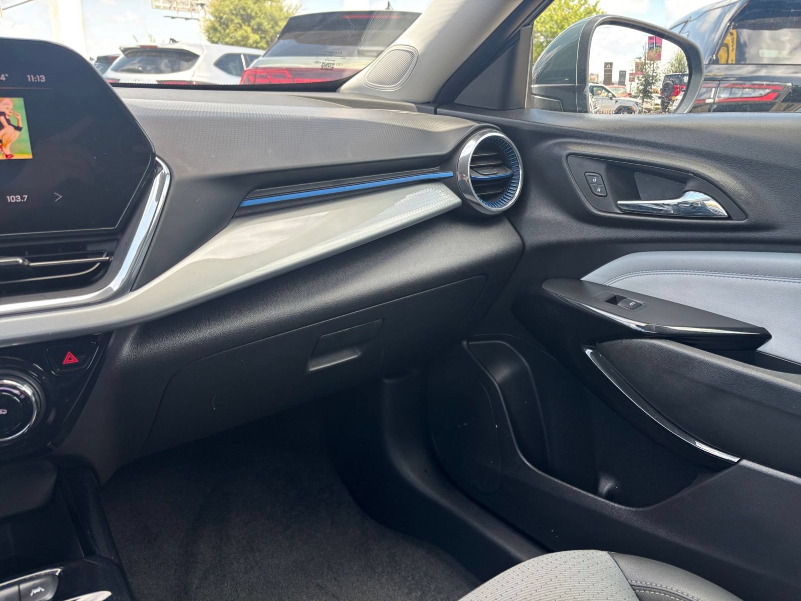 Used 2025 Chevrolet Trax LT w/ LT Convenience Package FWD image 29