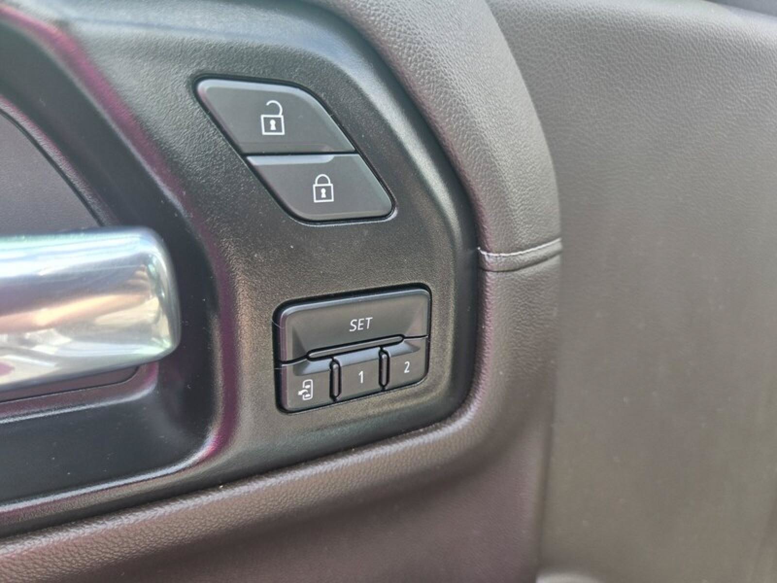 Used 2022 Chevrolet Silverado 1500 LTZ AWD/4WD image 22