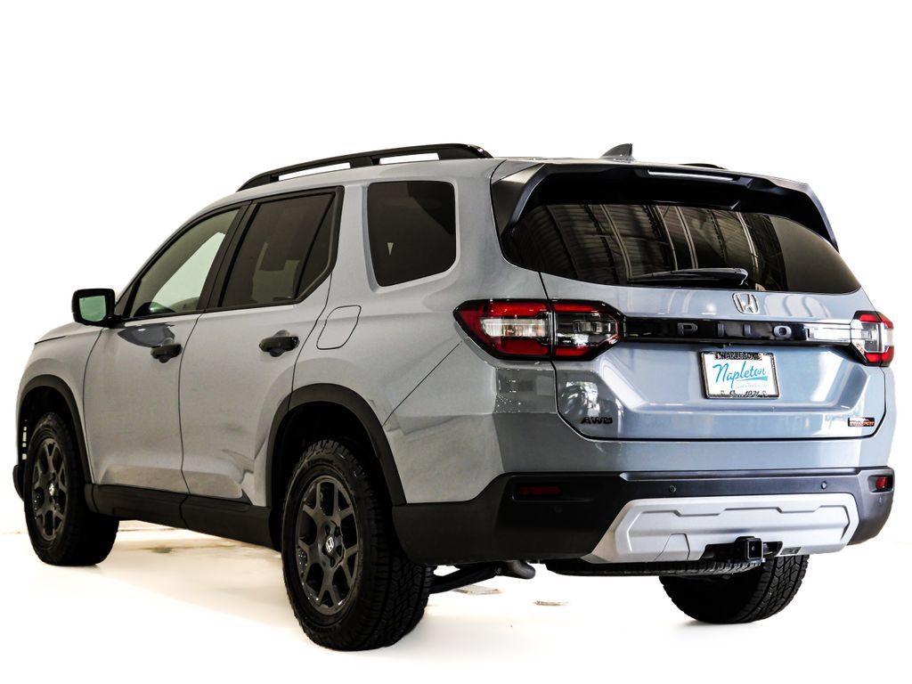 Used 2025 Honda Pilot TrailSport image 9