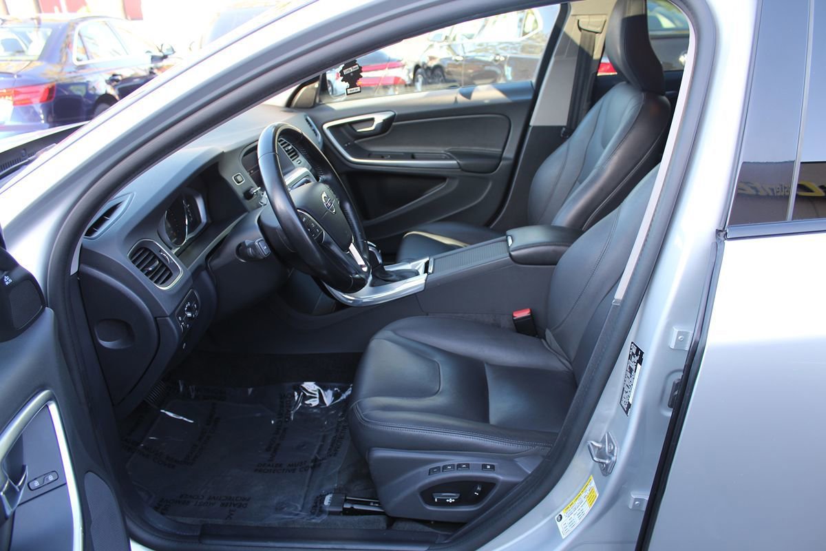 Used 2018 Volvo V60 T5 Cross Country AWD/4WD image 19