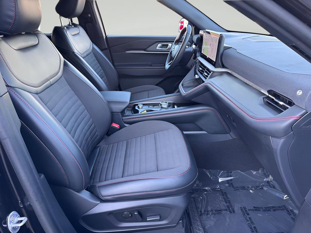 Used 2025 Ford Explorer ST-Line w/ ST-Line Street Pack AWD/4WD image 24