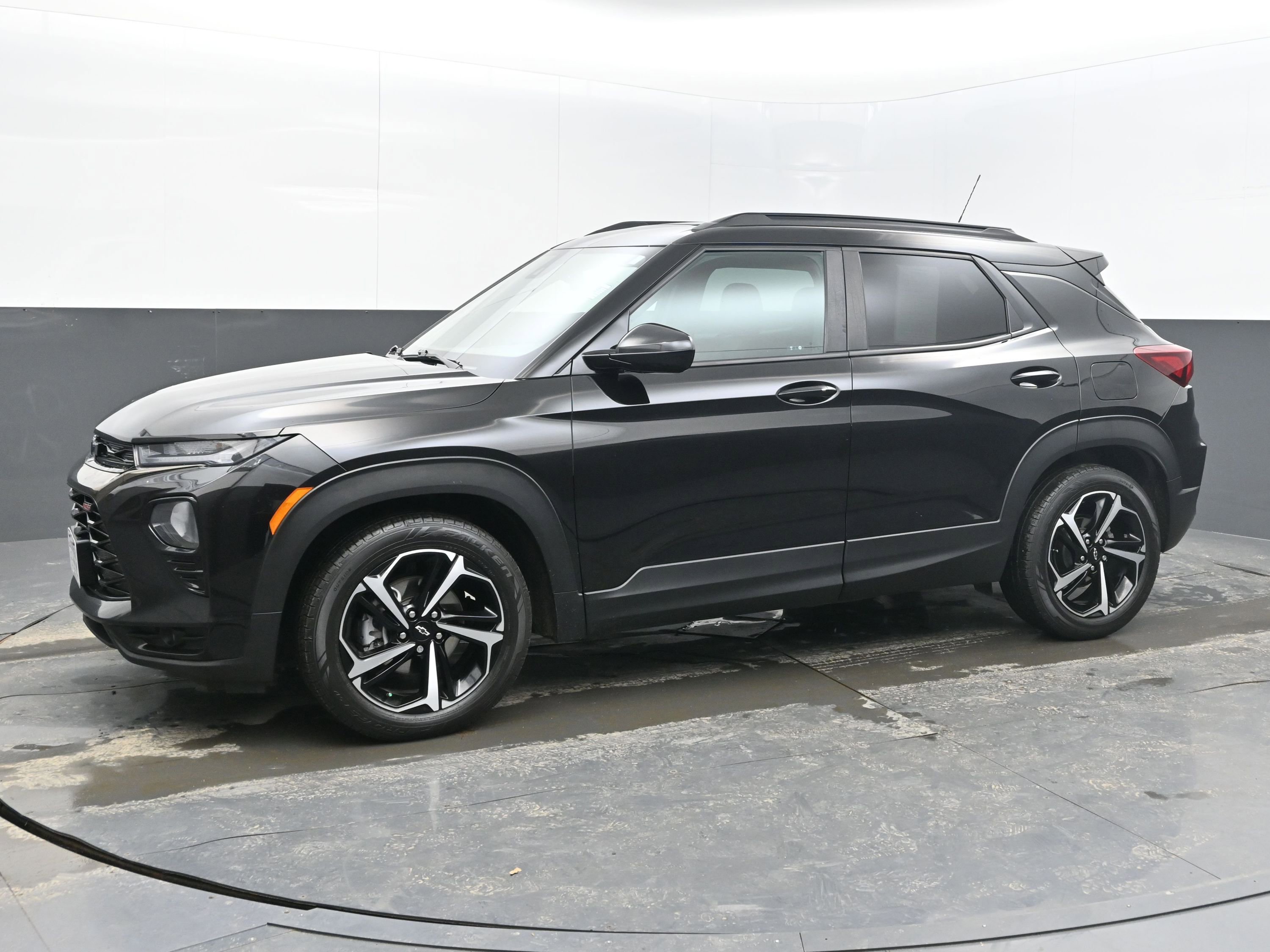 Used 2022 Chevrolet TrailBlazer RS w/ Sun and Liftgate Package image 4