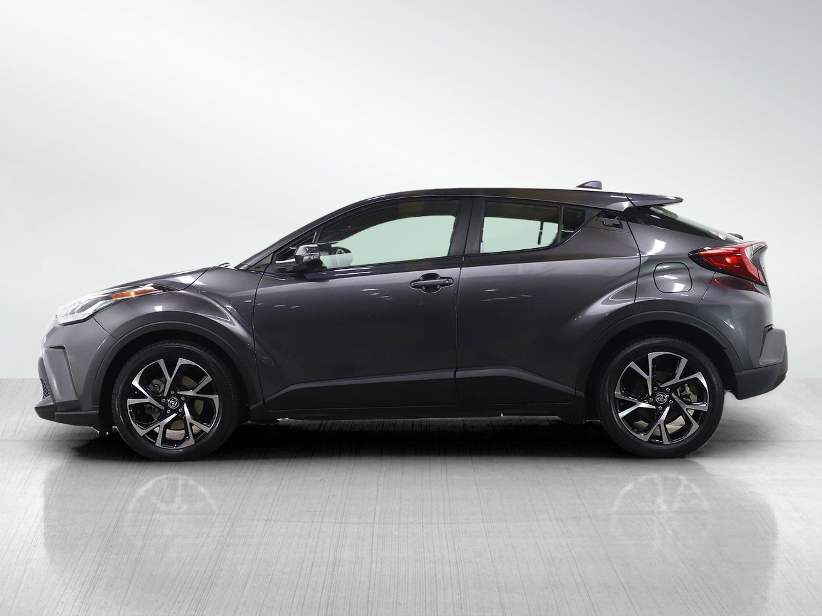 Used 2021 Toyota C-HR XLE FWD image 2