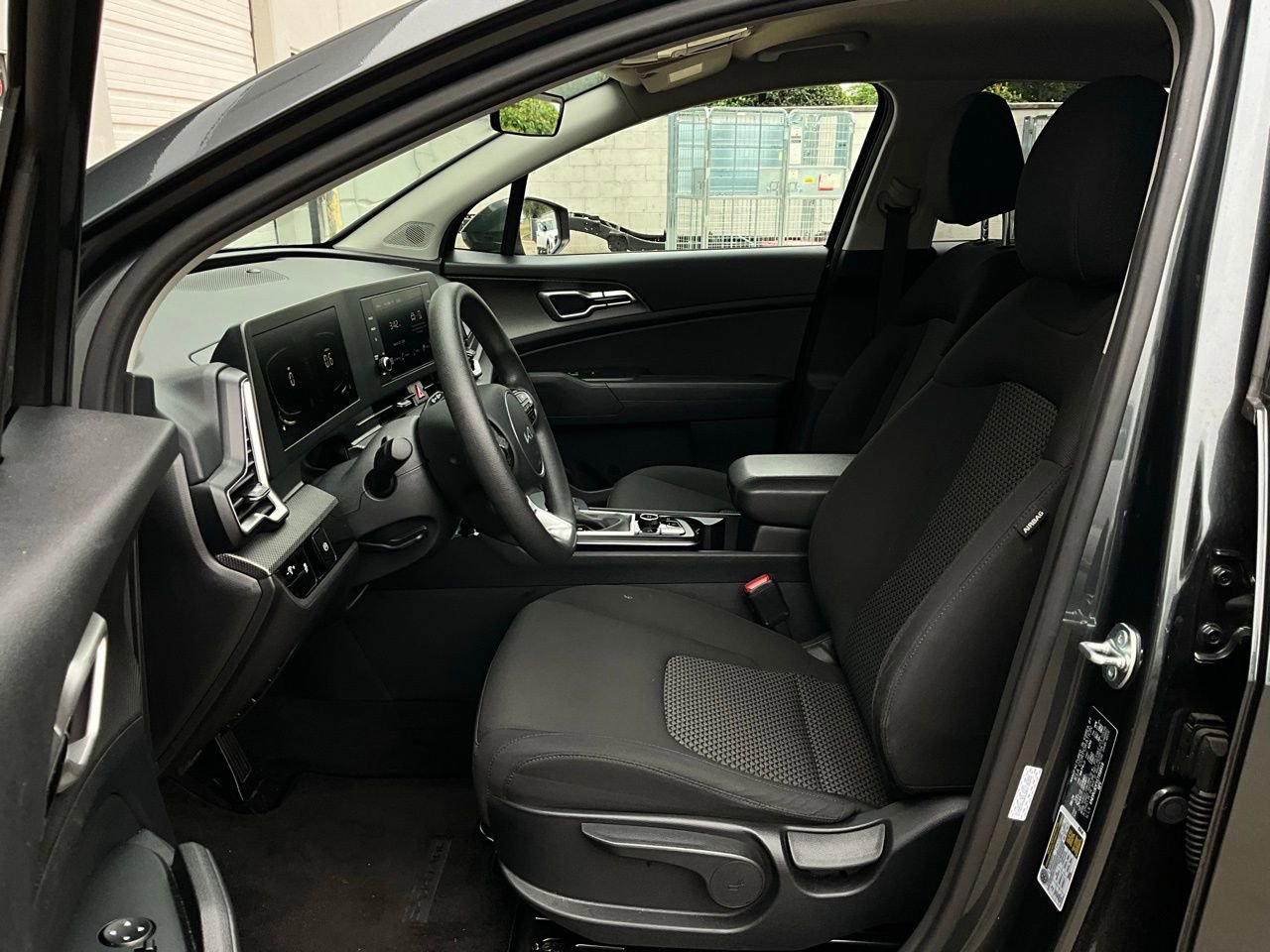 Used 2025 Kia Sportage LX FWD image 10