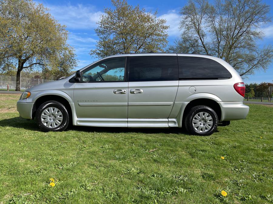 Used 2005 Chrysler Town & Country LX w/ Popular Equipment Group II FWD image 17