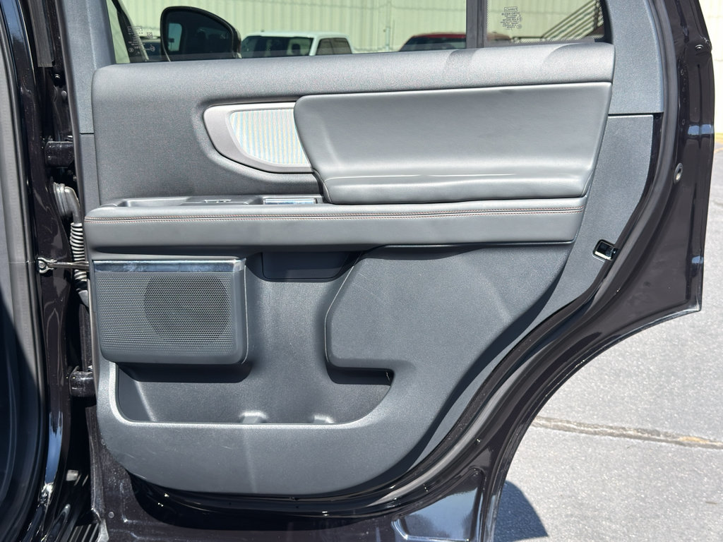 Used 2025 Ford Expedition Active AWD/4WD image 29