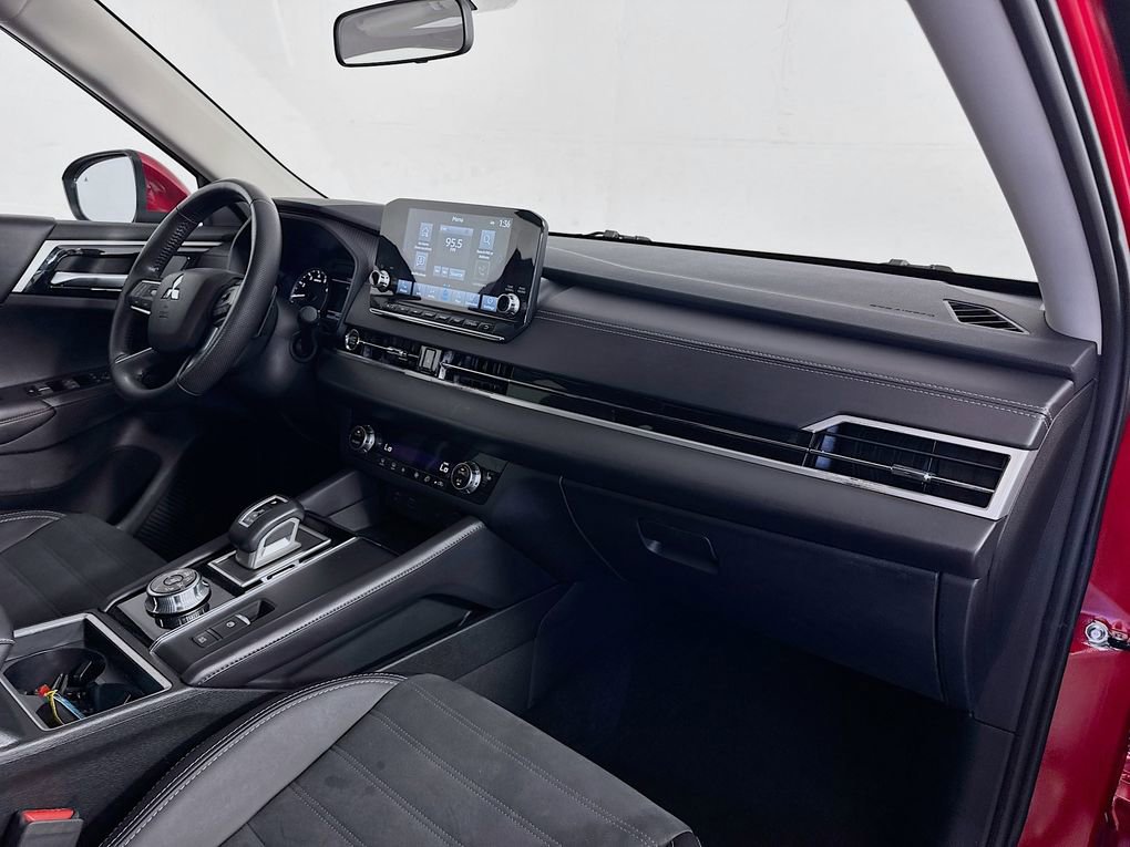 Used 2024 Mitsubishi Outlander SE FWD image 31
