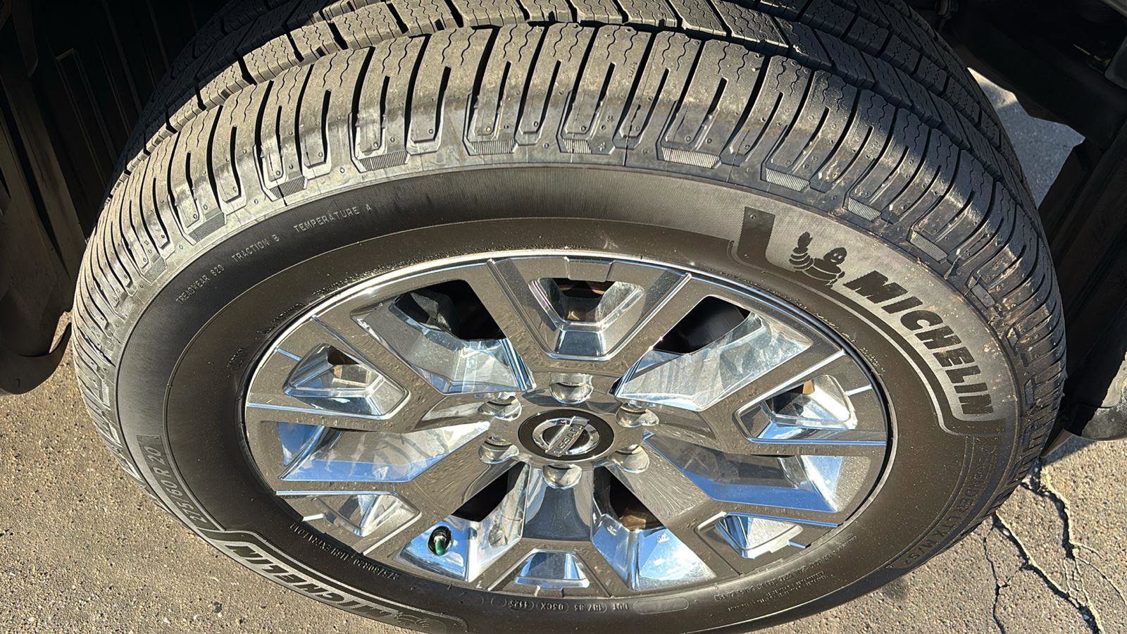 Used 2020 Nissan Titan SL w/ Moonroof Package image 10