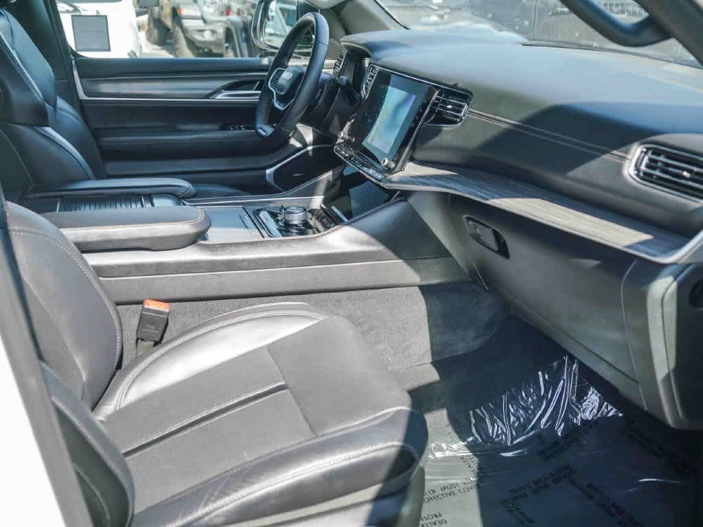 Certified 2024 Jeep Wagoneer L Series II w/ Flexible Seating Group AWD/4WD image 14