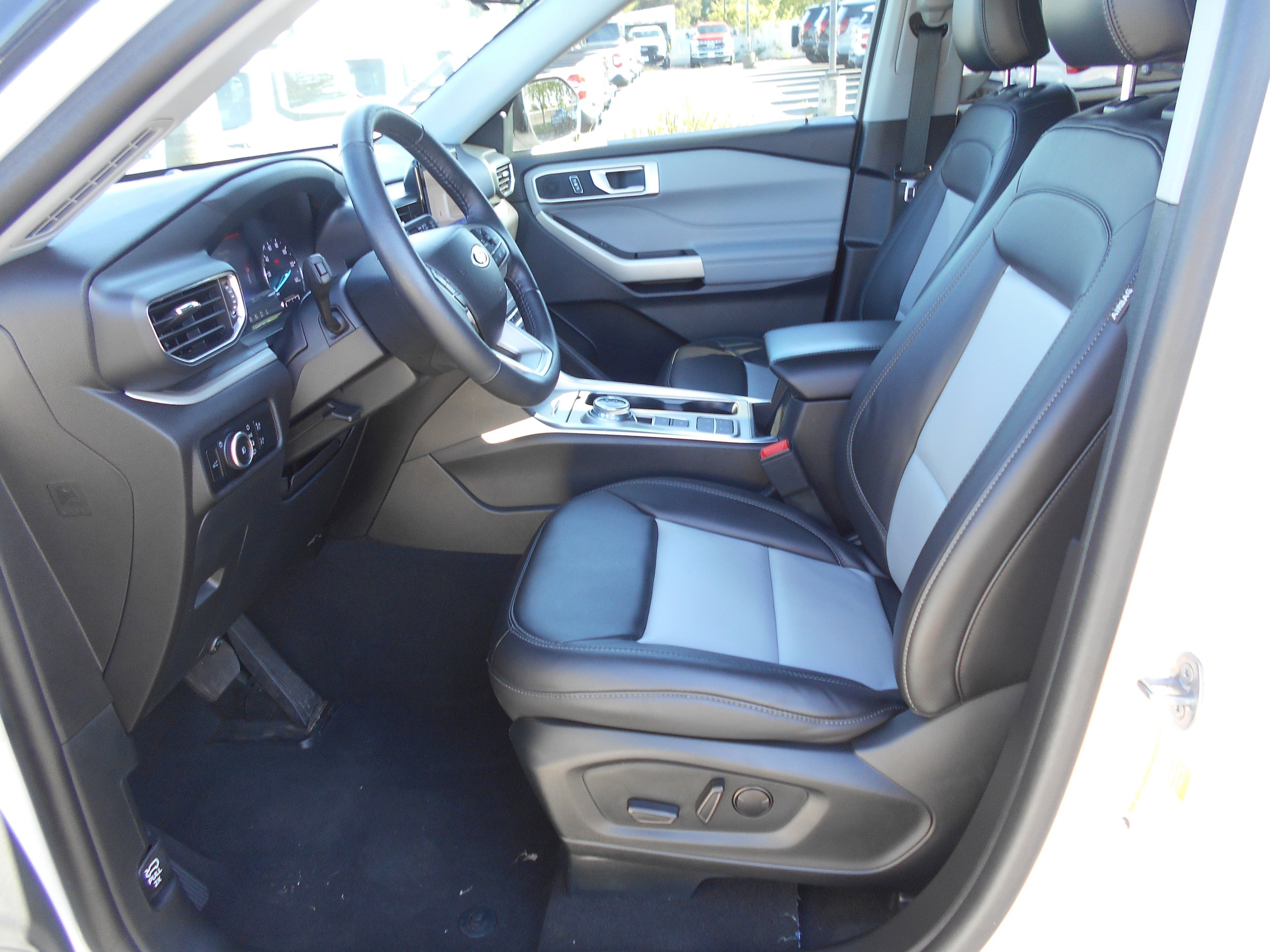 Used 2023 Ford Explorer XLT w/ Equipment Group 202A image 2