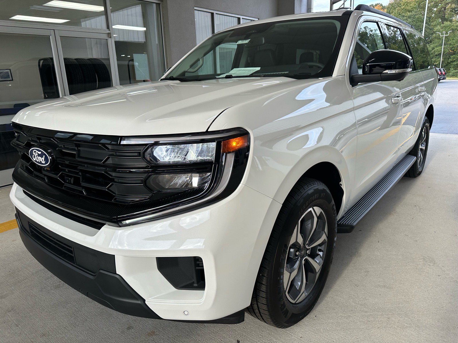New 2027 Ford Expedition Max Active RWD image 3