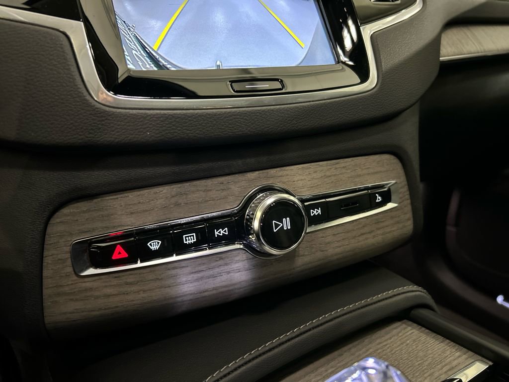 Certified 2023 Volvo XC90 B6 Ultimate w/ Protection Package Premier image 18