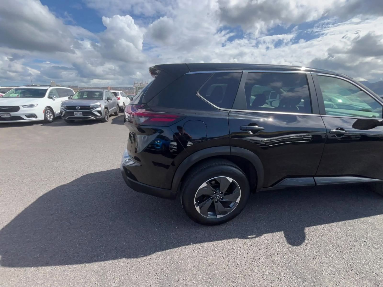 Used 2025 Nissan Rogue SV AWD/4WD image 16